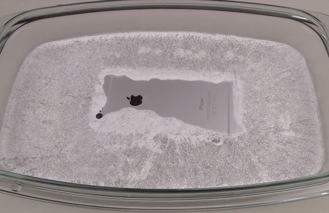 Video: deze iPhone 6 neemt een heet ijsbad en overleeft het