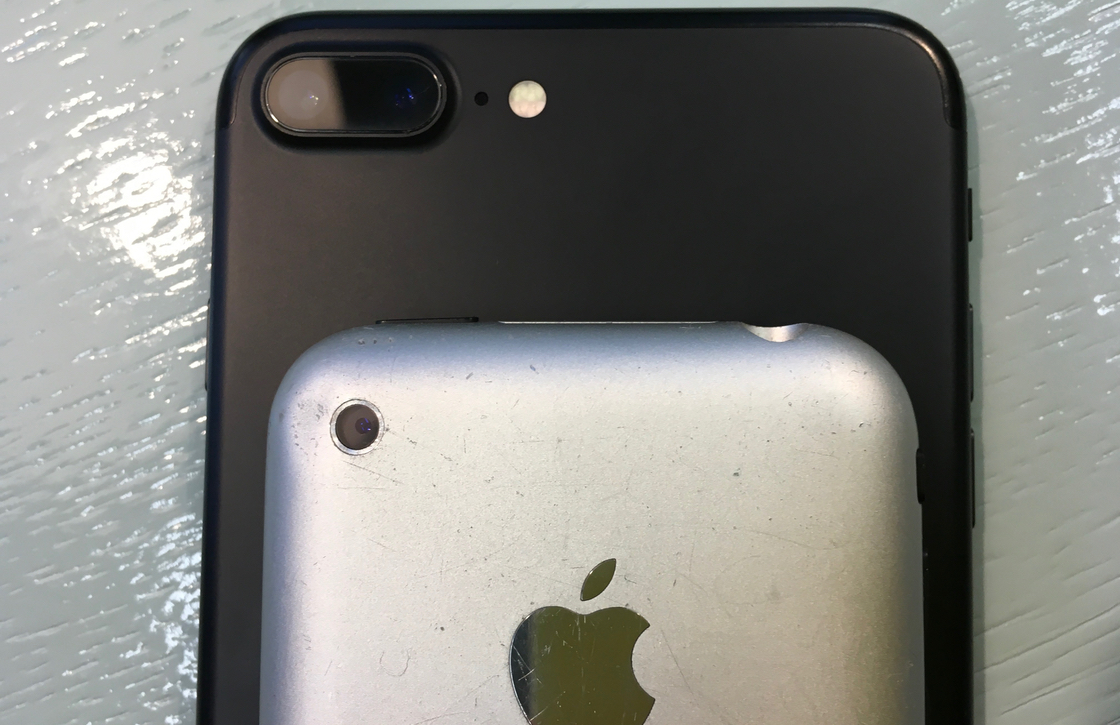 De iPhone bestaat 10 jaar! Zo verhoudt de eerste iPhone zich tot de iPhone 7 Plus