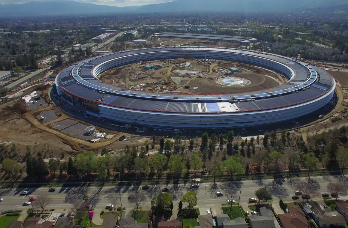 Dronebeelden tonen het bijna complete Apple Park