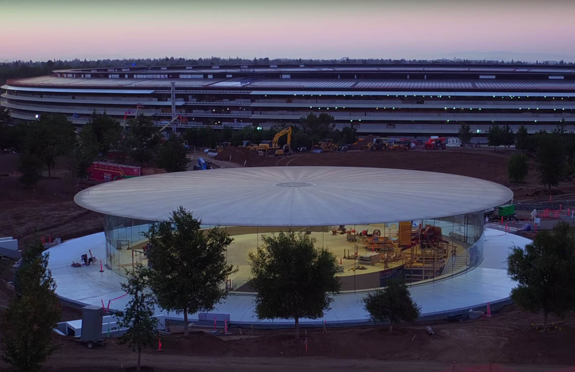 Video: Apple zet het licht aan in het Steve Jobs Theater